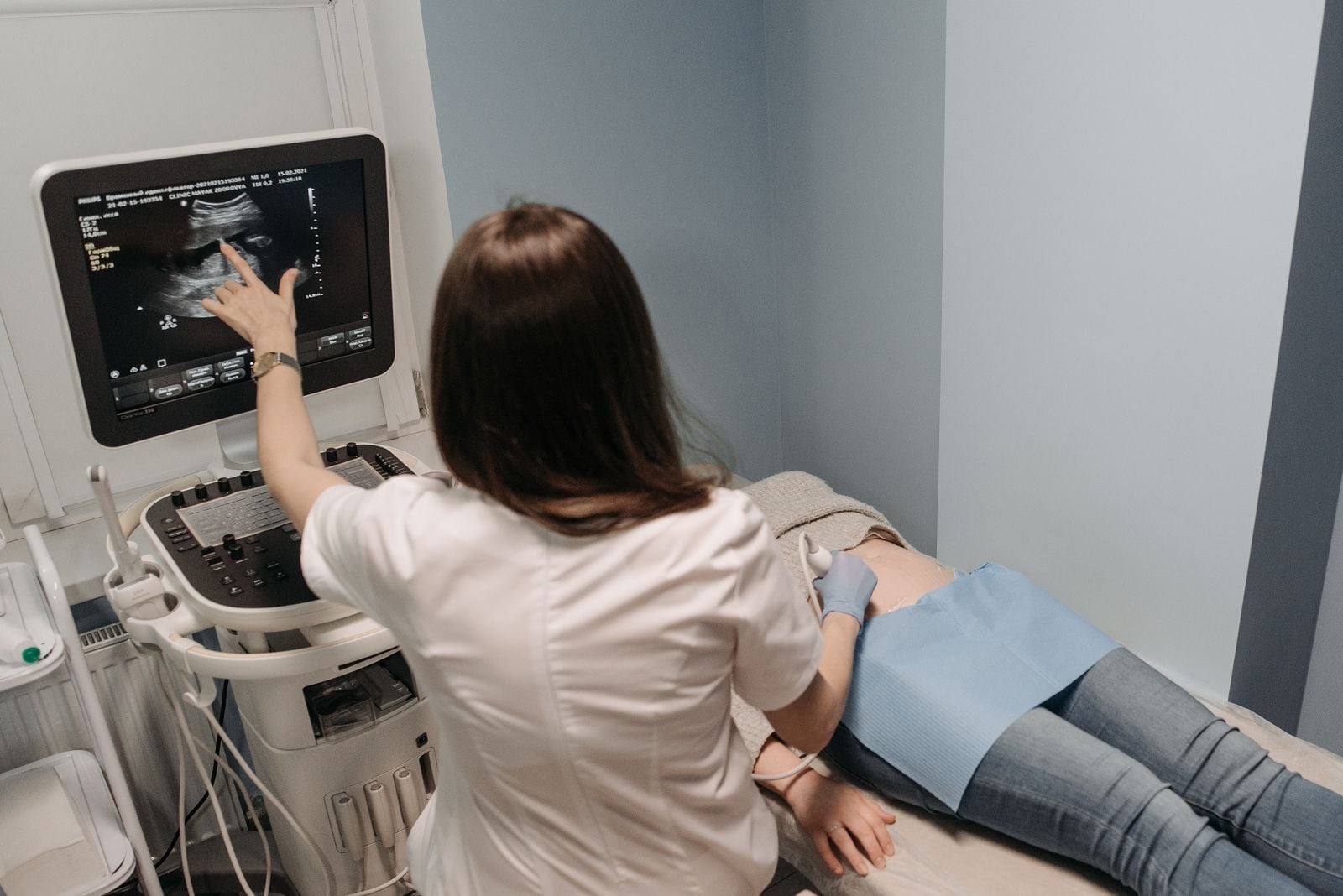 Specialist reviewing pelvic ultrasound results with a patient in Lancaster, PA